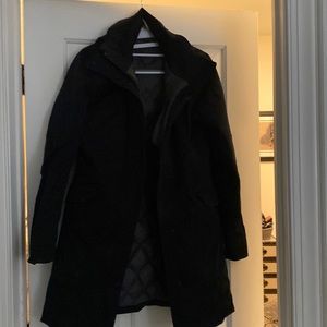 Women’s black winter coat, very warm with quilted interior lining, size small